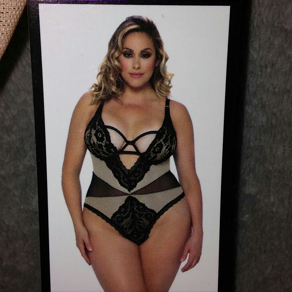 ⭐NWT⭐ Black/Cream bodysuit
